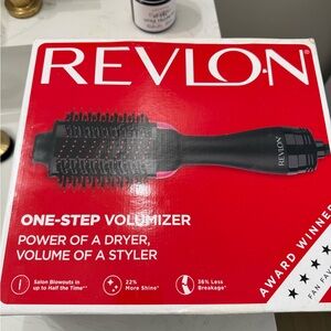 Revlon Salon One-Step Hair Dryer in Black and Pink